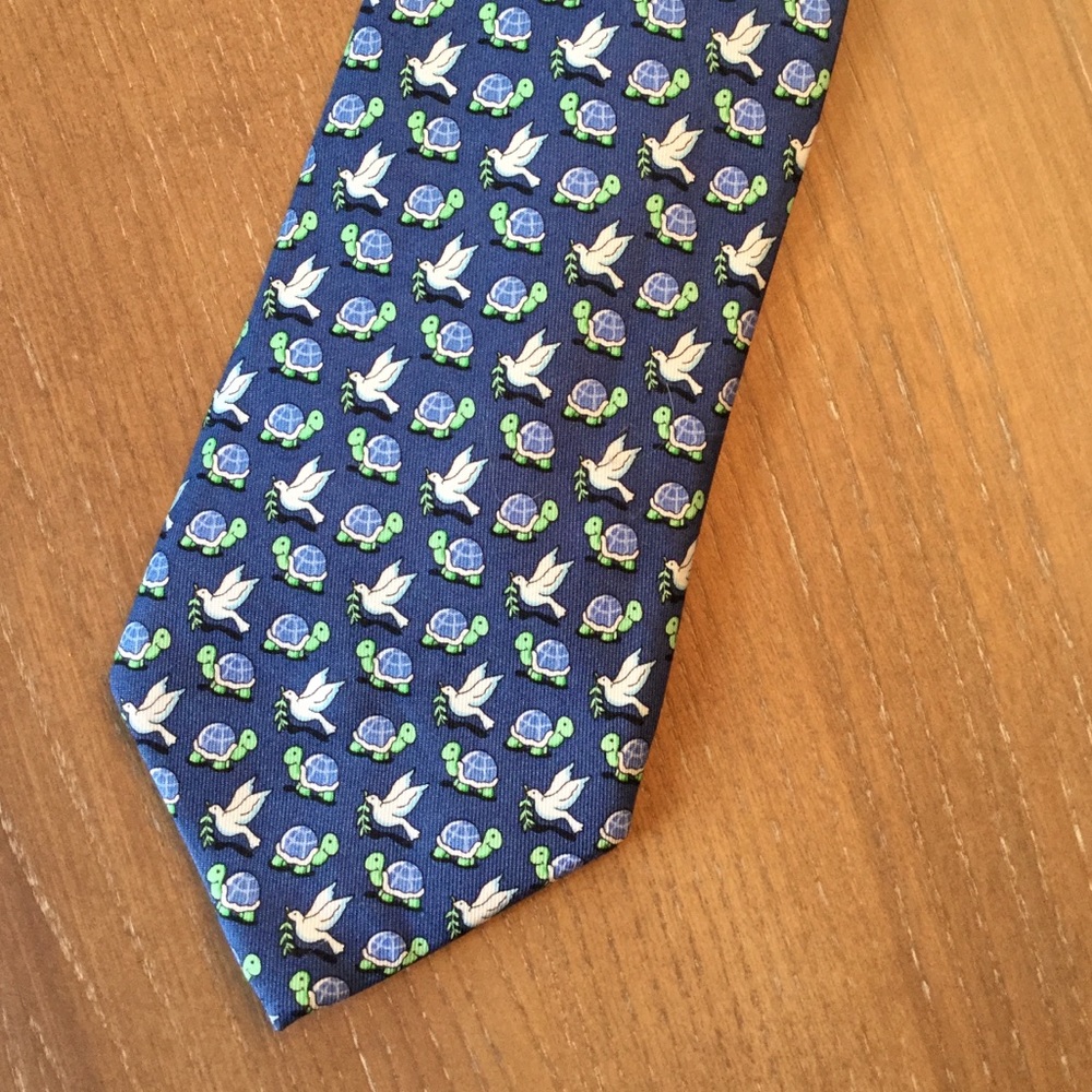 100% Silk Vineyard Vines Turtle & Doves Tie 🐢